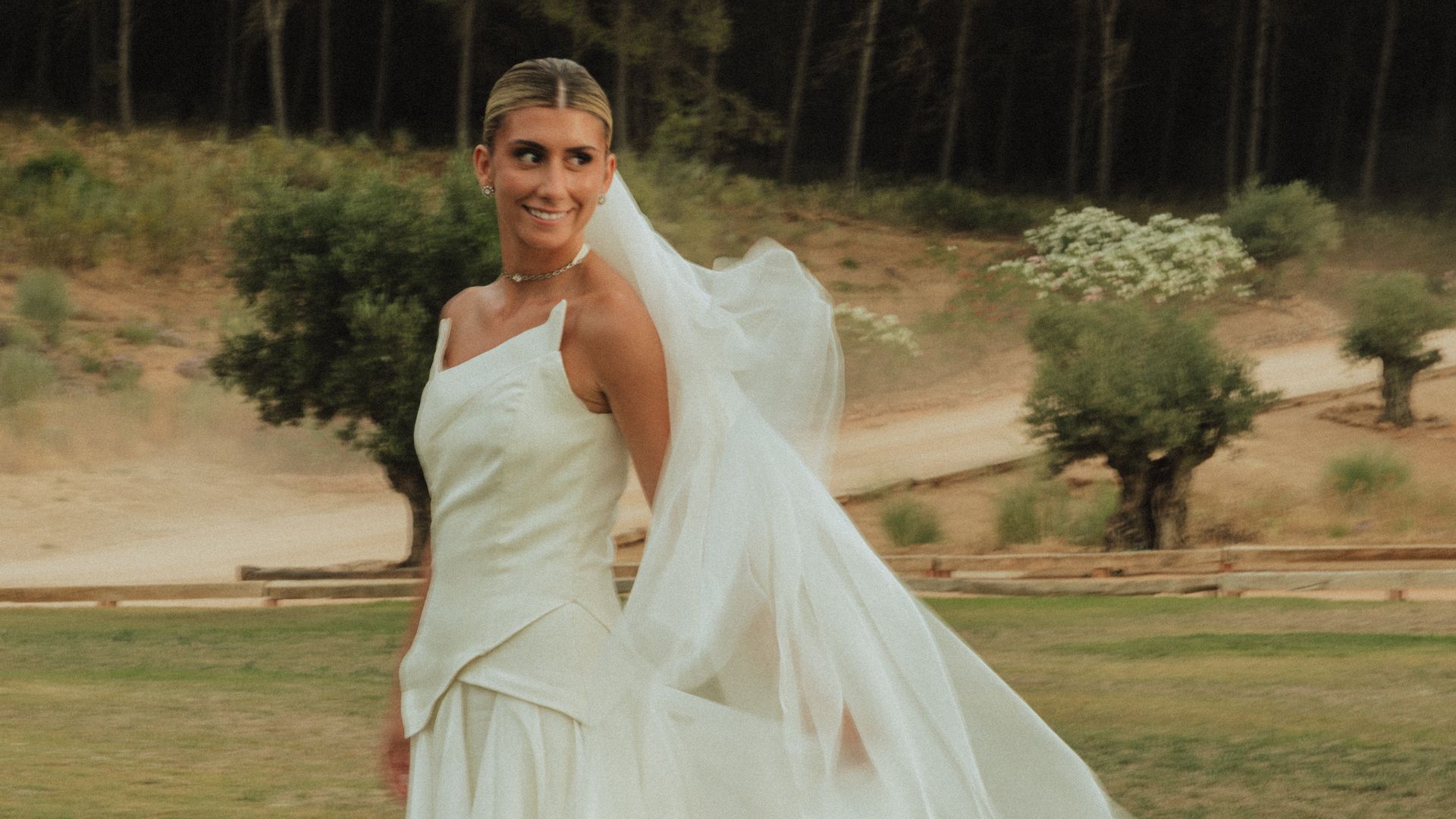 Novia con vestido de Valenzuela