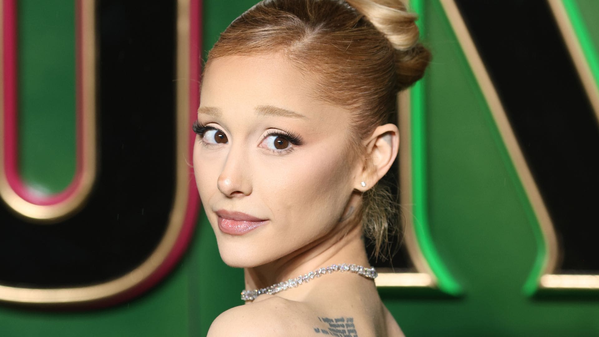 9 peinados de fiesta de Ariana Grande inspirados en Glinda, de 'Wicked'