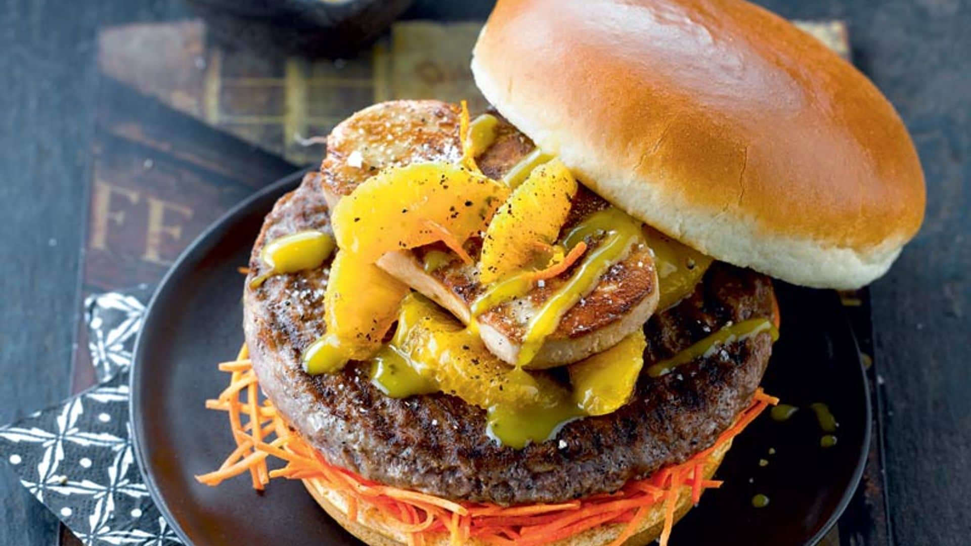 Hamburguesa de ternera y foie con ensalada de naranja