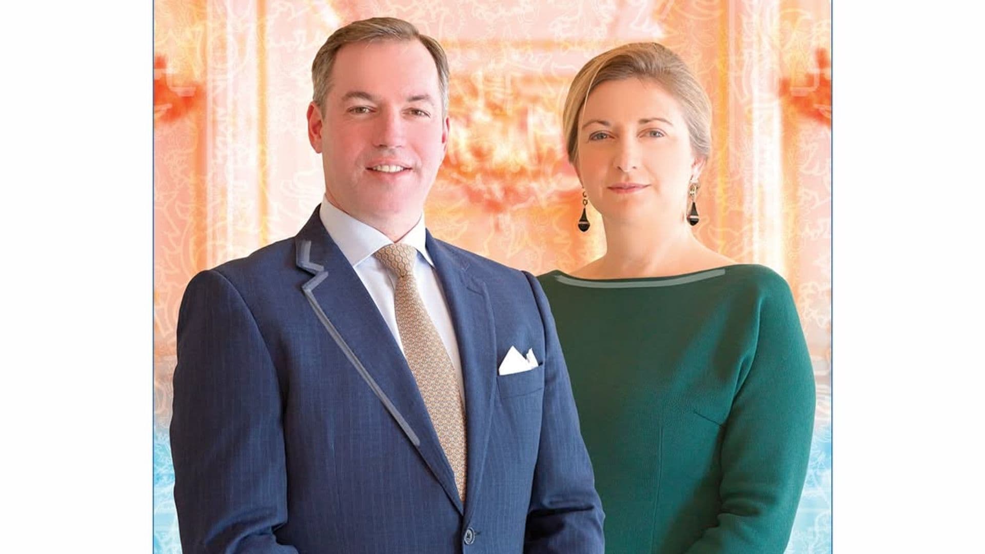 Los retratos 'casi oficiales' de Guillermo y Stéphanie de Luxemburgo: pose regia y un toque de fantasía