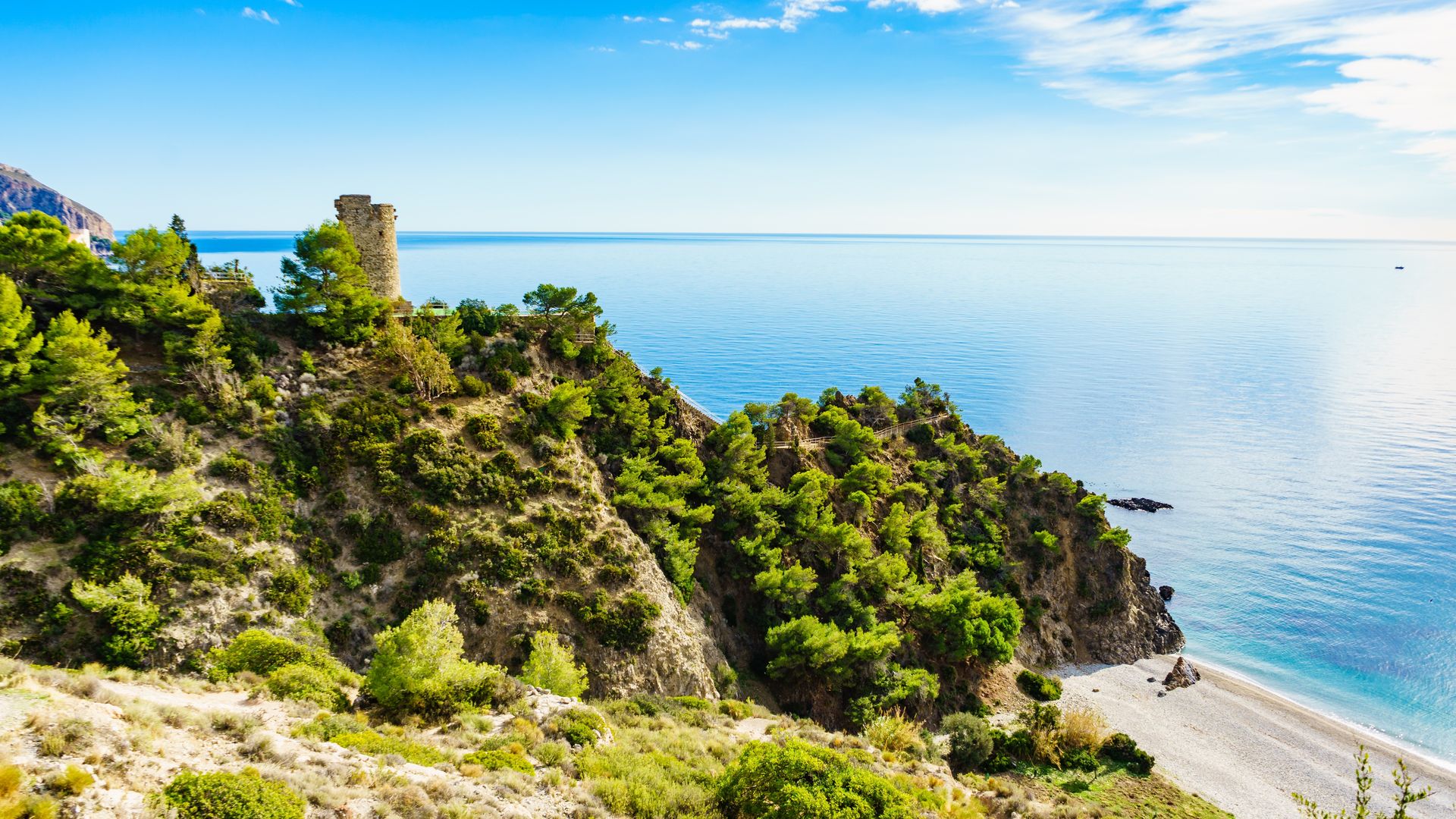 Las playas de Andalucía donde sigue haciendo calor y son el mejor plan para alargar el verano en septiembre