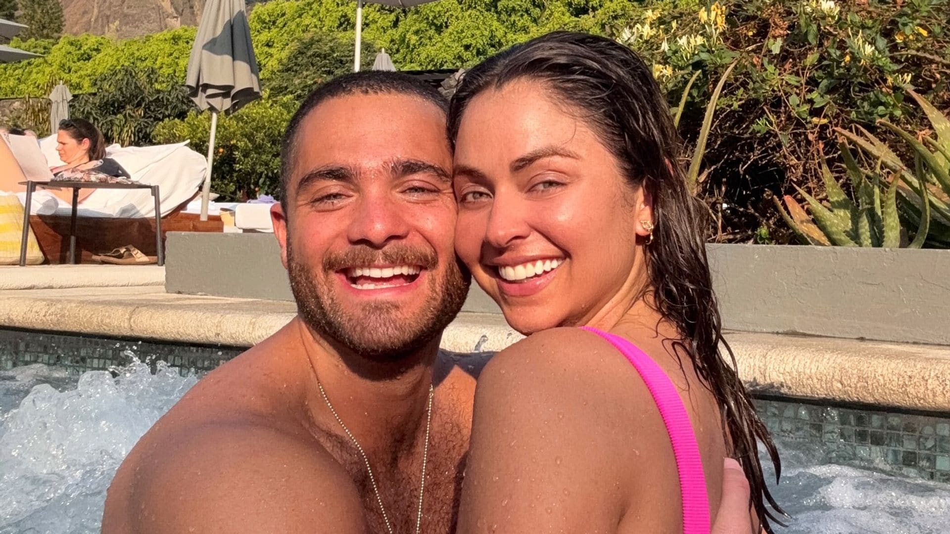 Claudia Martín y su novio cada vez presumen más su noviazgo.