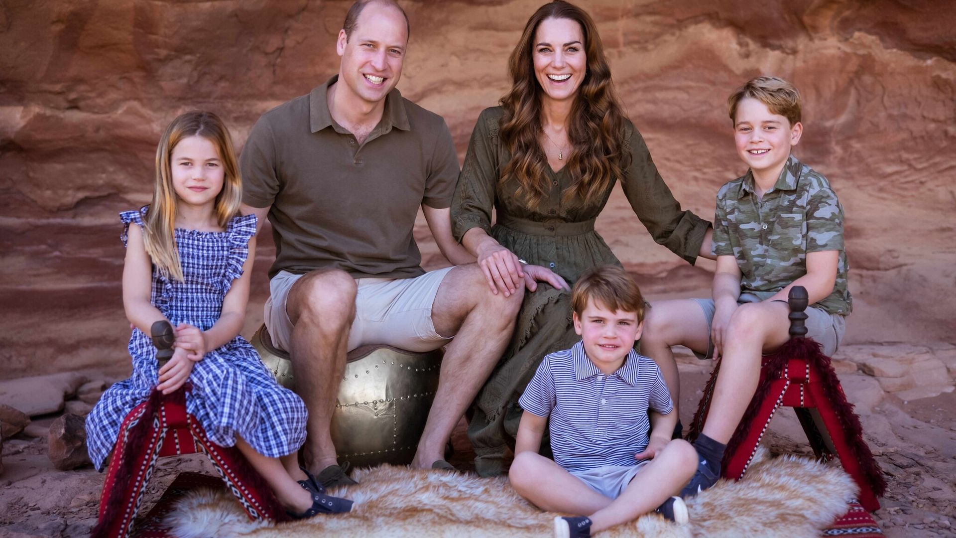 La familia Cambridge descubre su viaje secreto a Jordania con su felicitación de Navidad