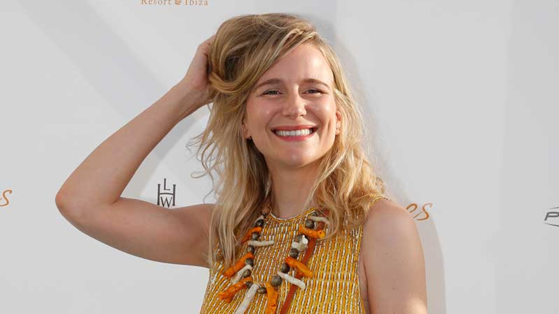El vestido de menos de 30 euros con el que María León da toda una lección de estilo