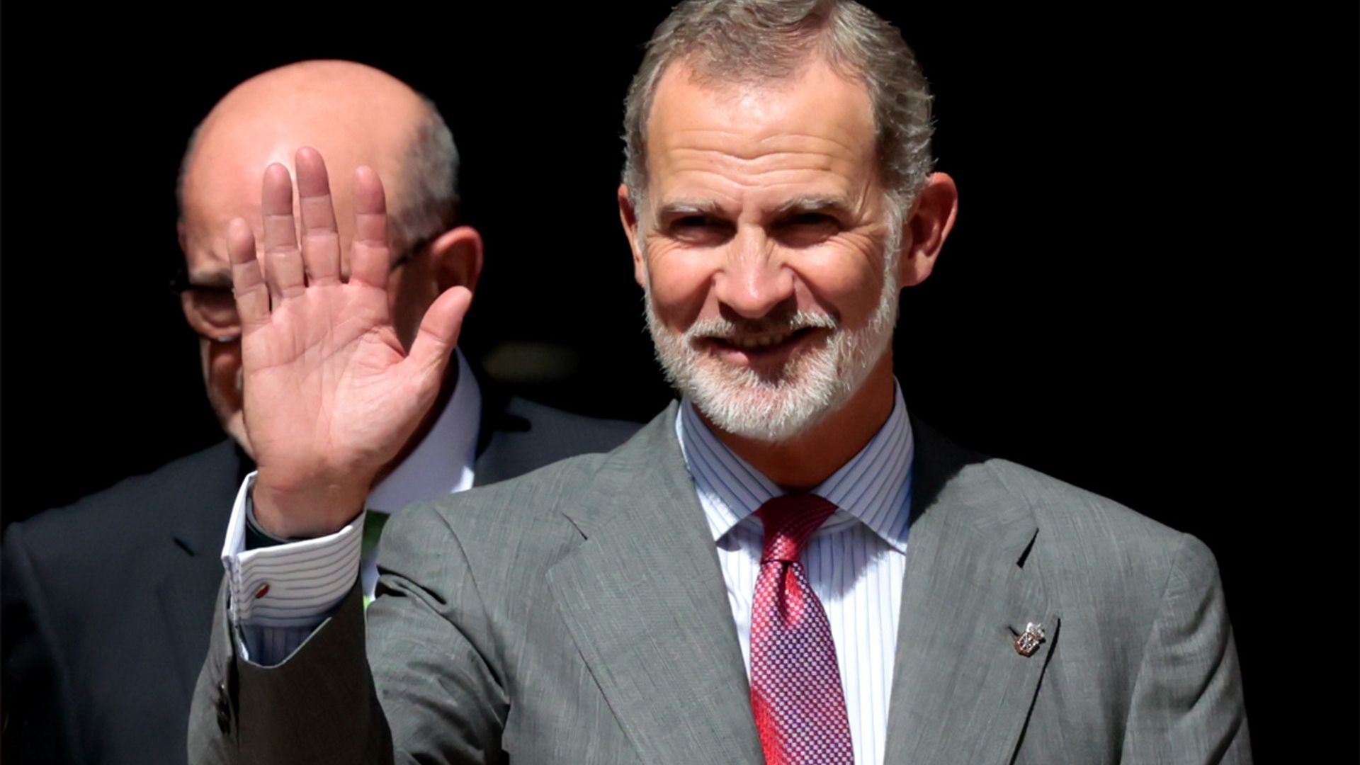 El rey Felipe asiste en Gijón a la boda de su ahijado asturiano