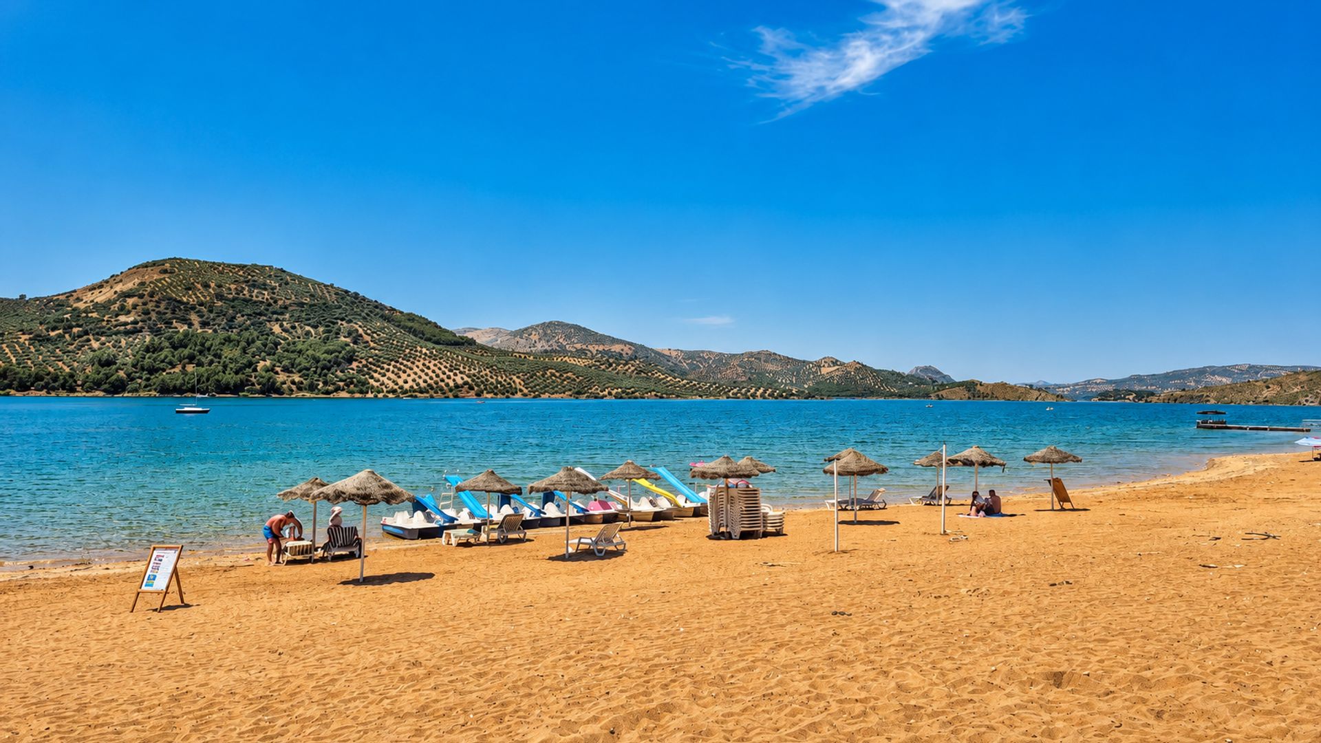 El rincón del interior de Andalucía donde puedes bañarte en la playa del mayor embalse de la región
