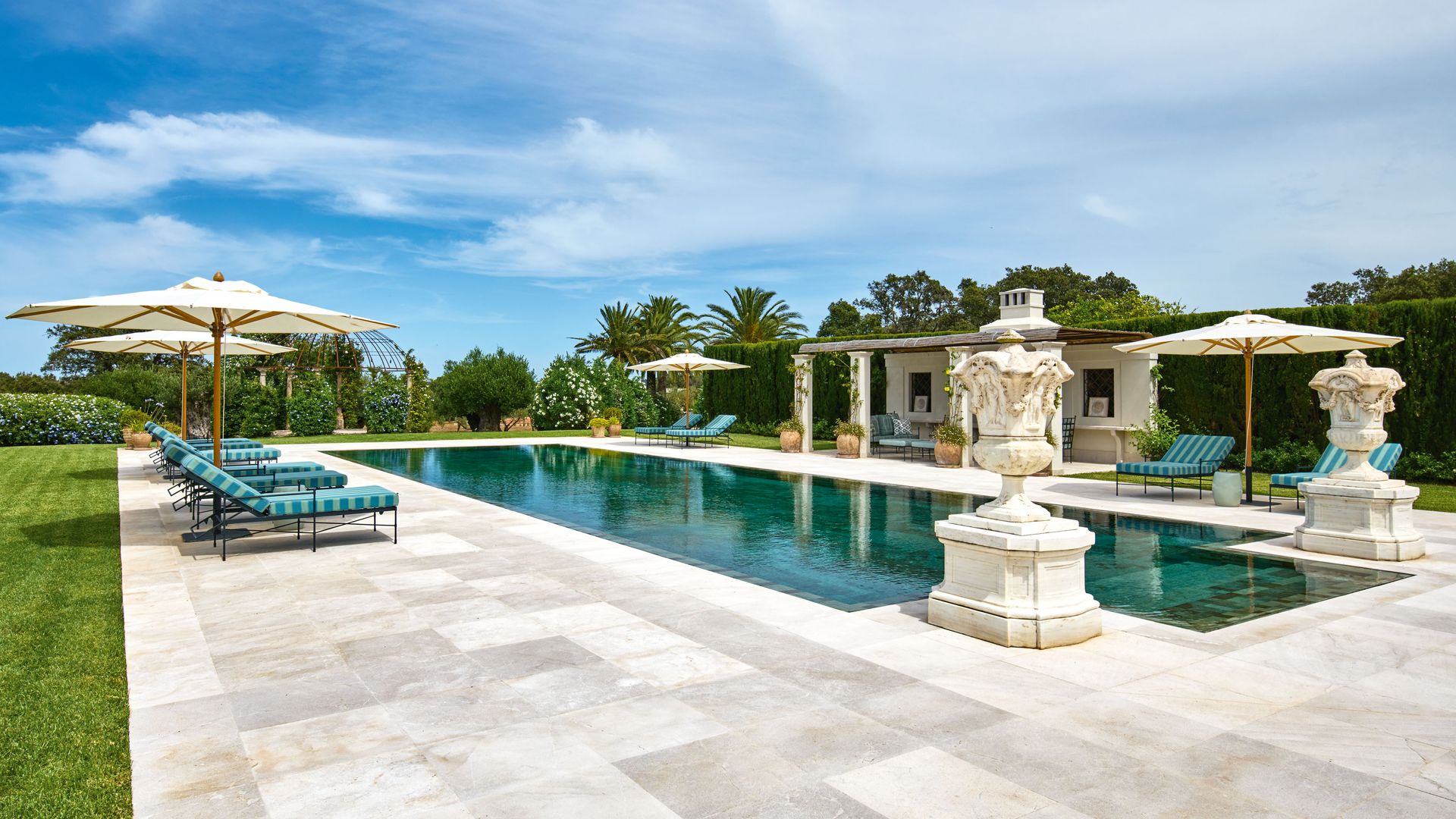 Más imágenes de la piscina de James Costos y Michael Smith
