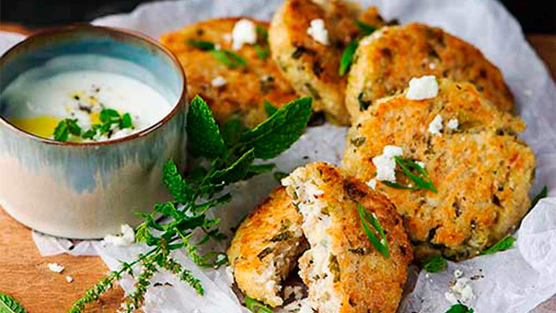 Hamburguesa de coliflor con salsa de yogur y menta