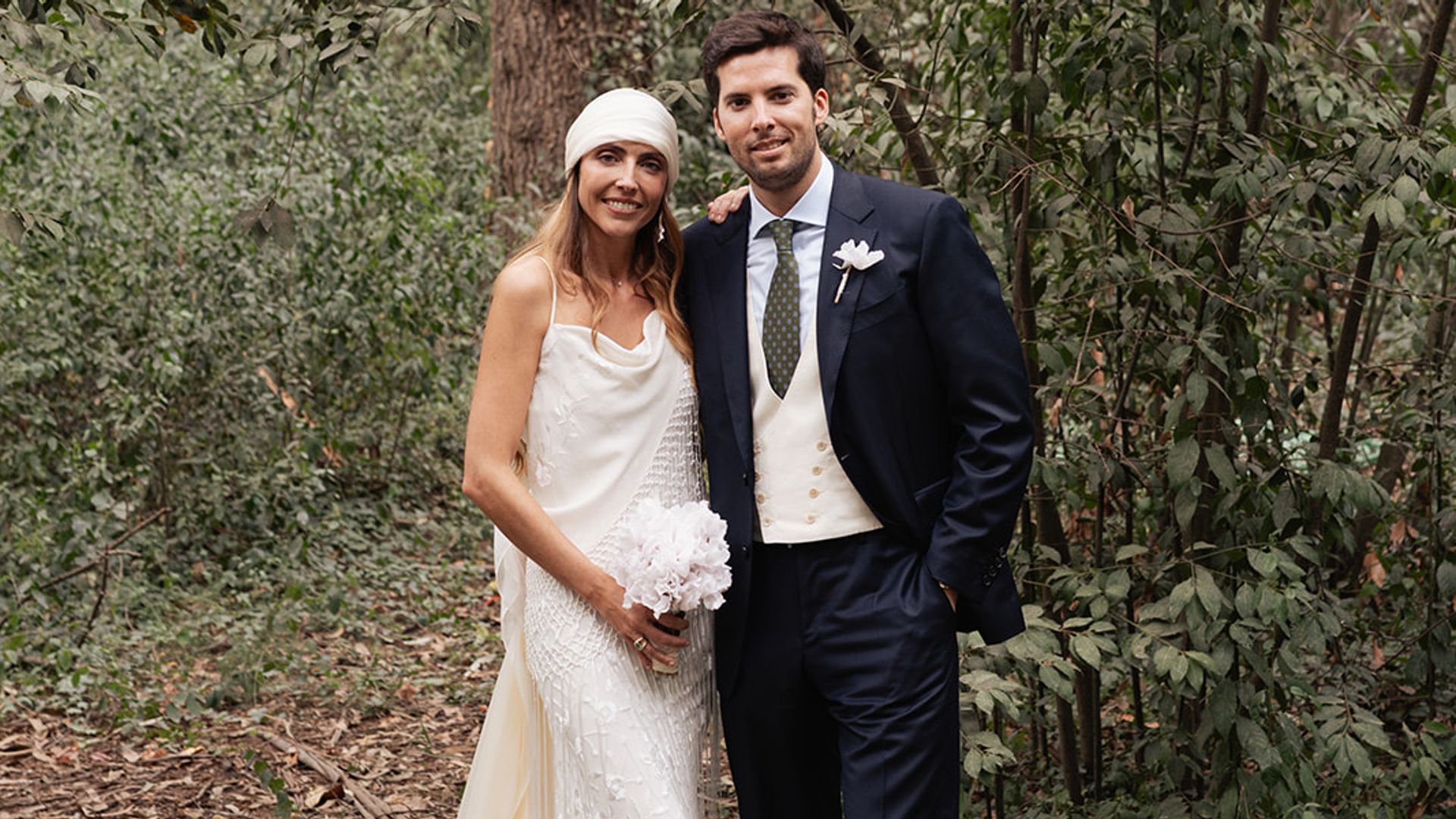 Claudia, la novia que se casó sin velo, innovó con un mantón