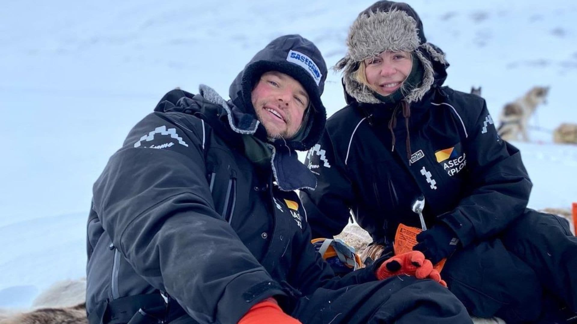 Rodeada de nieve y en un trineo: María Adánez hace realidad un sueño gracias a su marido en su 46 cumpleaños