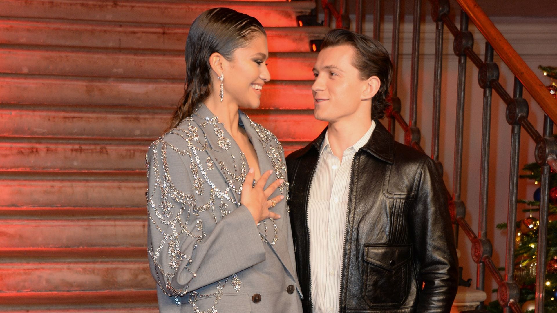 Zendaya y Tom Holland sellan su amor con tatuajes a juego: ¿qué significan?