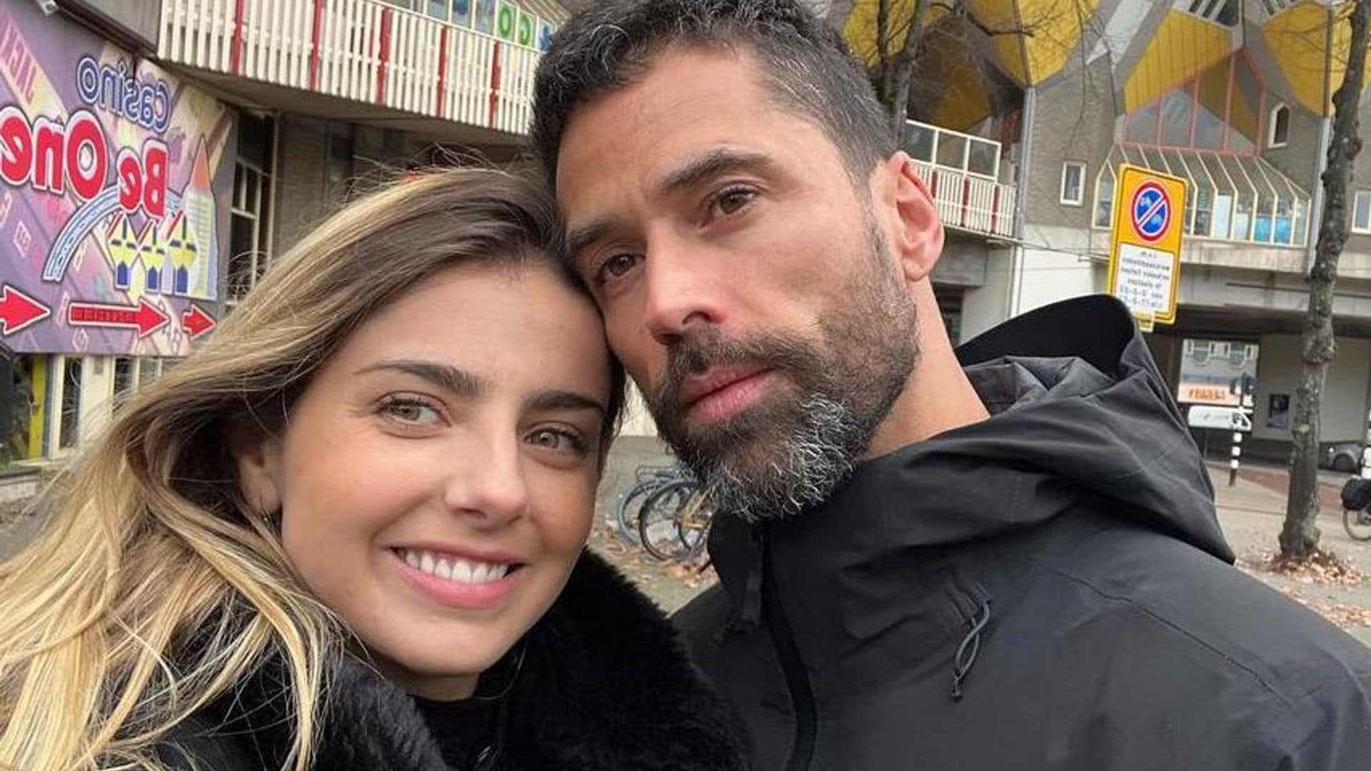 En la recta final de su embarazo, Michelle Renaud celebra los 44 años de Matías Novoa