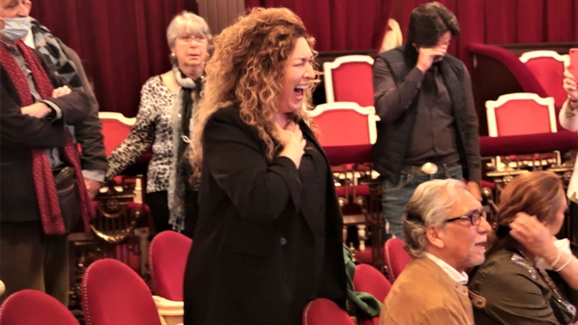 El desgarrador cante de Estrella Morente para despedir a su padrino, Juan Diego, durante su capilla ardiente