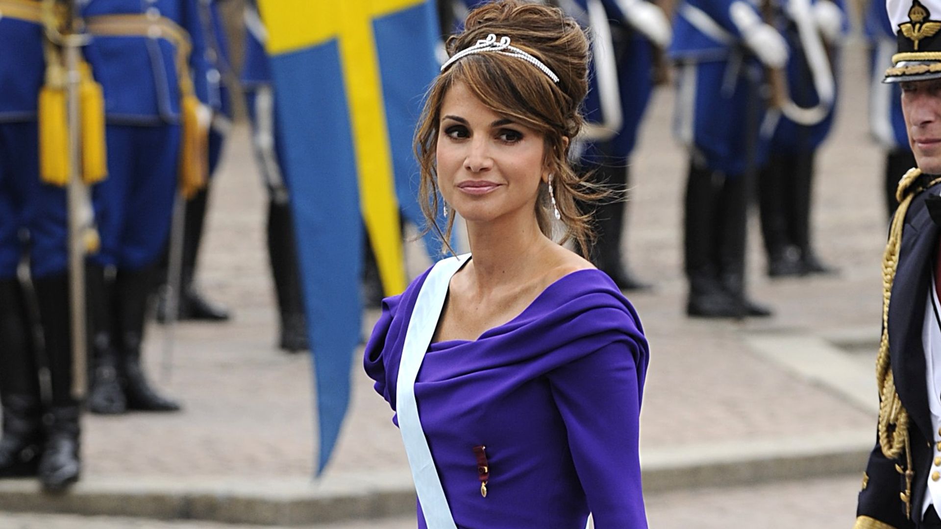 Los 18 looks de gala más impactantes de Rania de Jordania