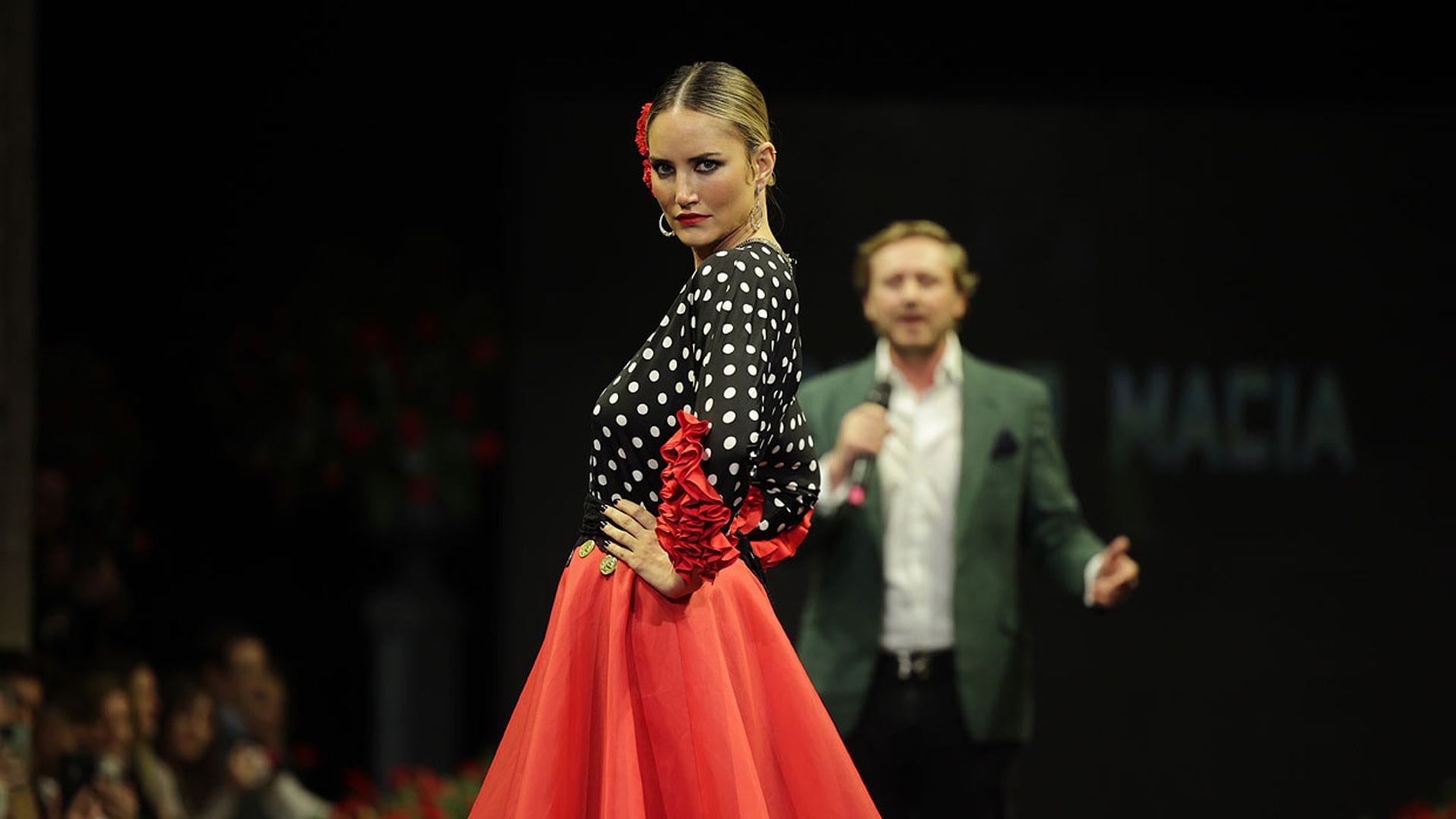 Alba Carrillo, más flamenca que nunca, regresa a la pasarela siguiendo los pasos de Jorge Pérez