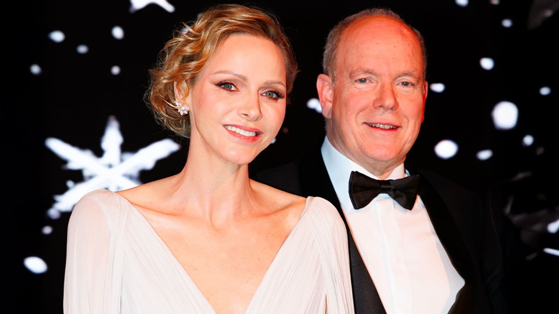 Charlene y Alberto de Mónaco en su tradicional Baile de Navidad 2025.