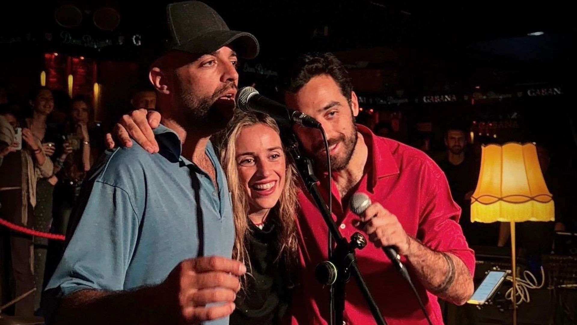 La hija de José Manuel Soto sorprende en el escenario junto a sus hermanos mientras él lucha en 'Supervivientes'