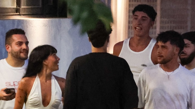 La cantante Aitana y Plex se divierten en un circuito de karts en Ibiza con un grupo de amigos. 29 de junio de 2025