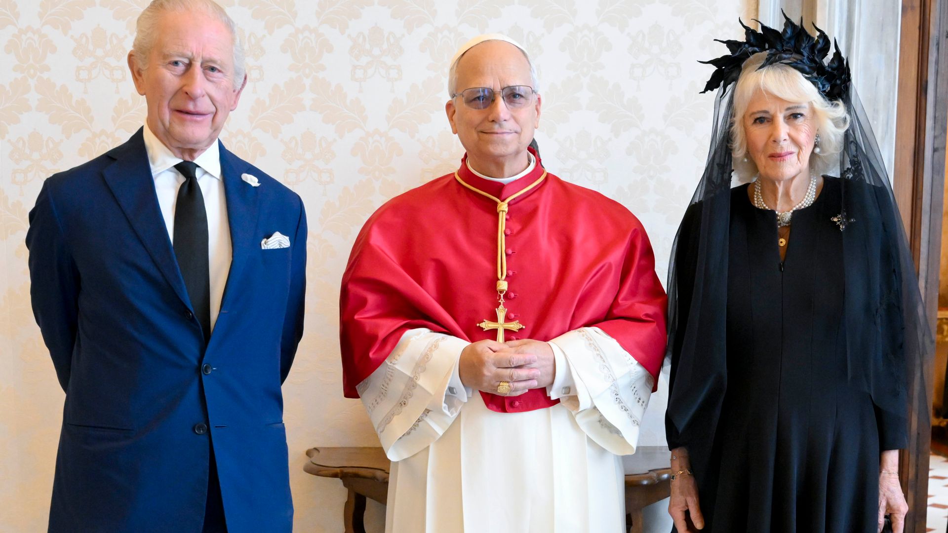 Histórico encuentro entre el rey Carlos III y la reina Camilla con el Papa León XVI. 