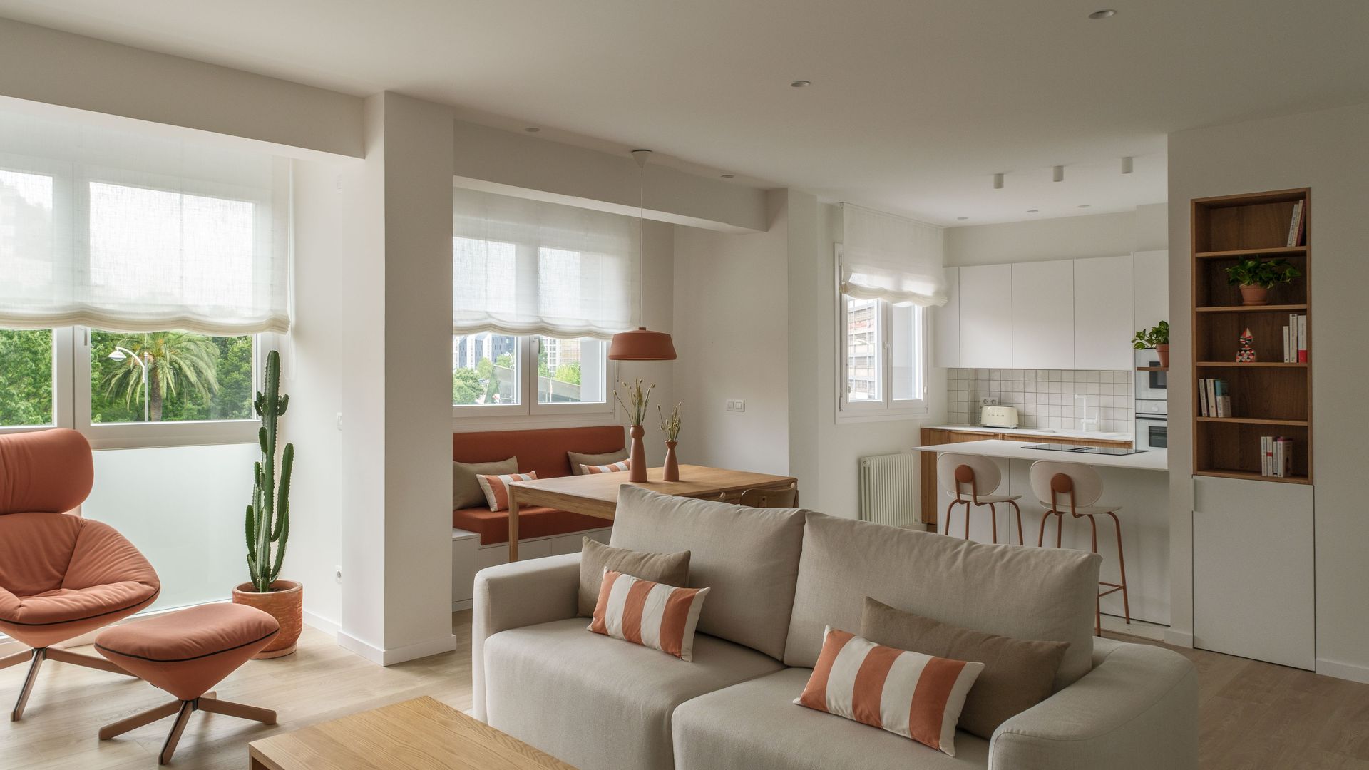 La reforma de un piso de 90 m² en Bilbao que demuestra que el minimalismo también puede ser divertido
