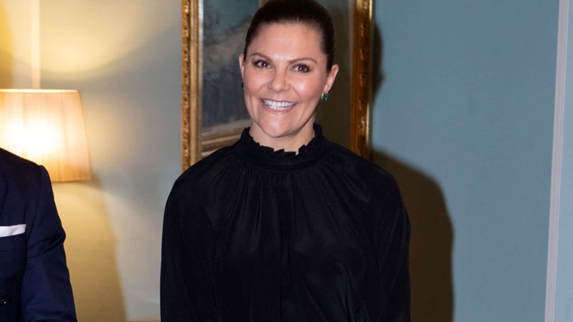 Victoria de Suecia se atreve con la tendencia que unió a Kate Middleton y doña Letizia