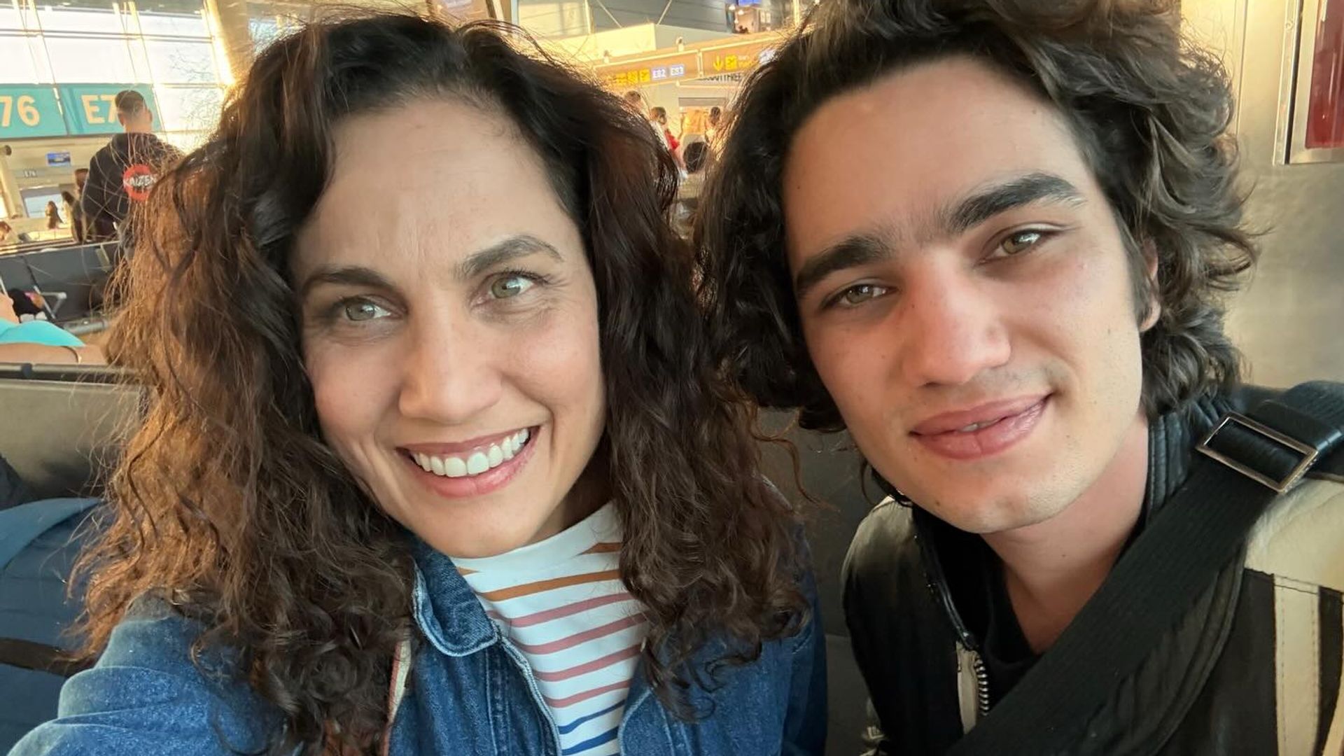 Toni Acosta, junto a su hijo Nicolás