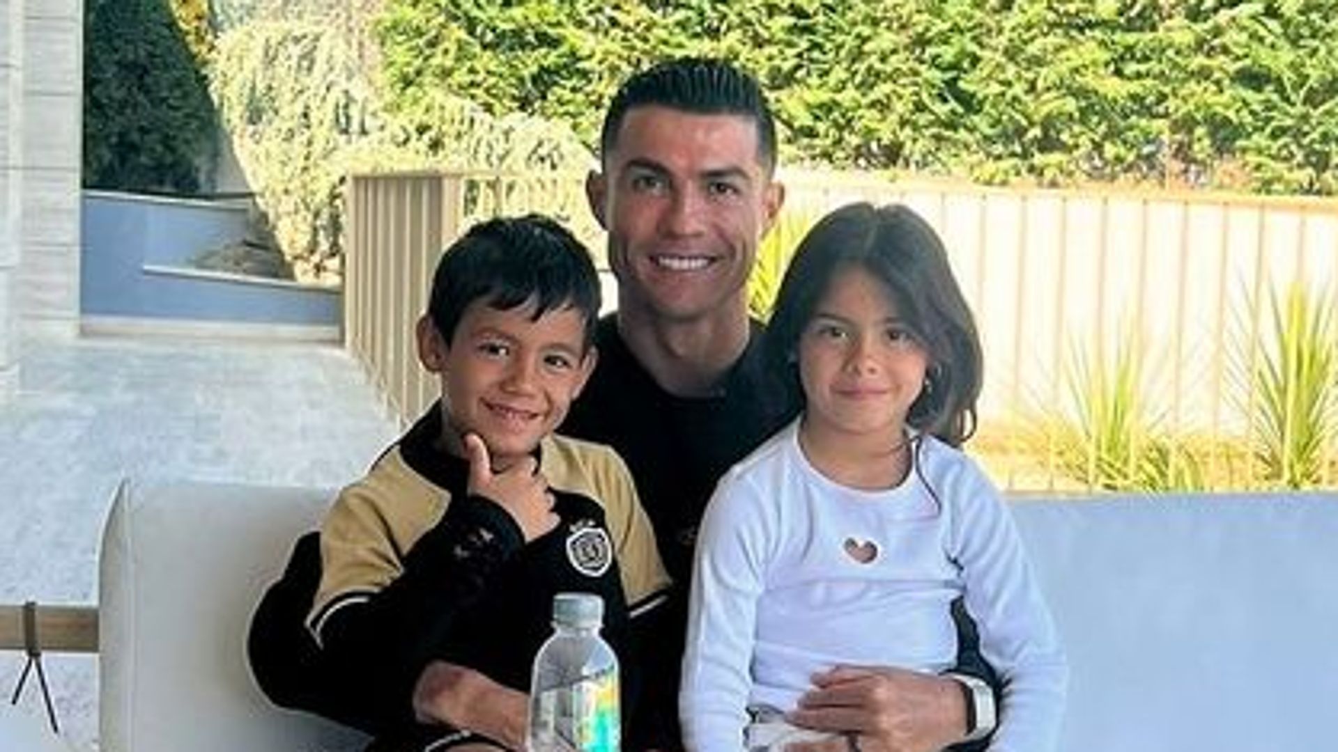 Cristiano Ronaldo y sus hijos Eva y Mateo