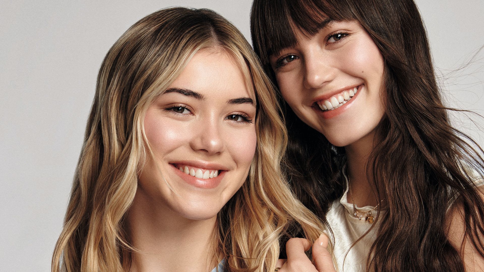 Daniela y Martina Meroño nos adelantan los peinados de la primavera y sus planes para San Valentín