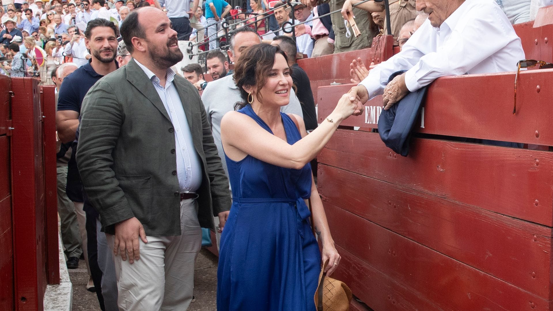 DESDE ISABEL DÍAZ AYUSO,SUSANA GRISO,EL JULI INCONDICIONALES EN LOS TOROS EN ARANJUEZ