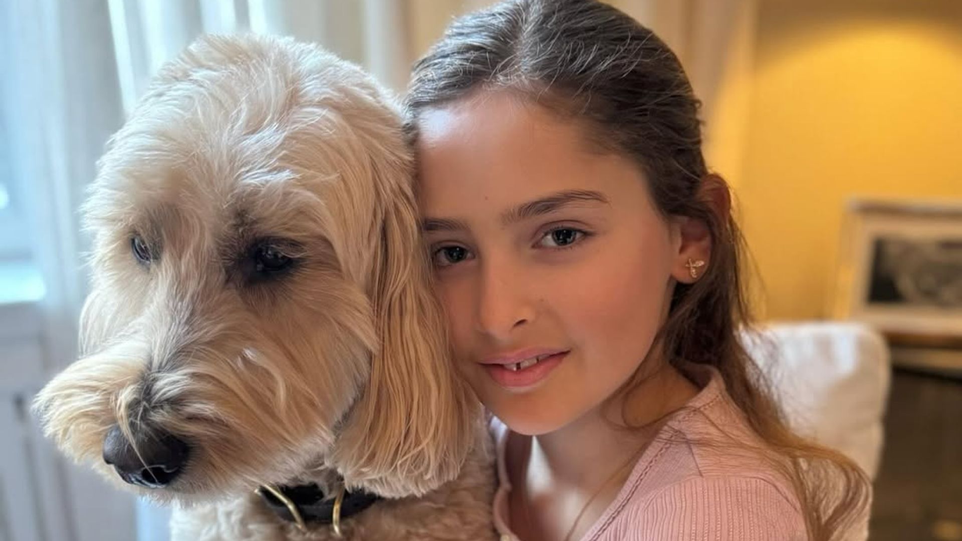 Así ha crecido Adrienne, la hija pequeña de Magdalena de Suecia, que cumple 8 años: nueva vida en Estocolmo y sin tratamiento de Alteza Real
