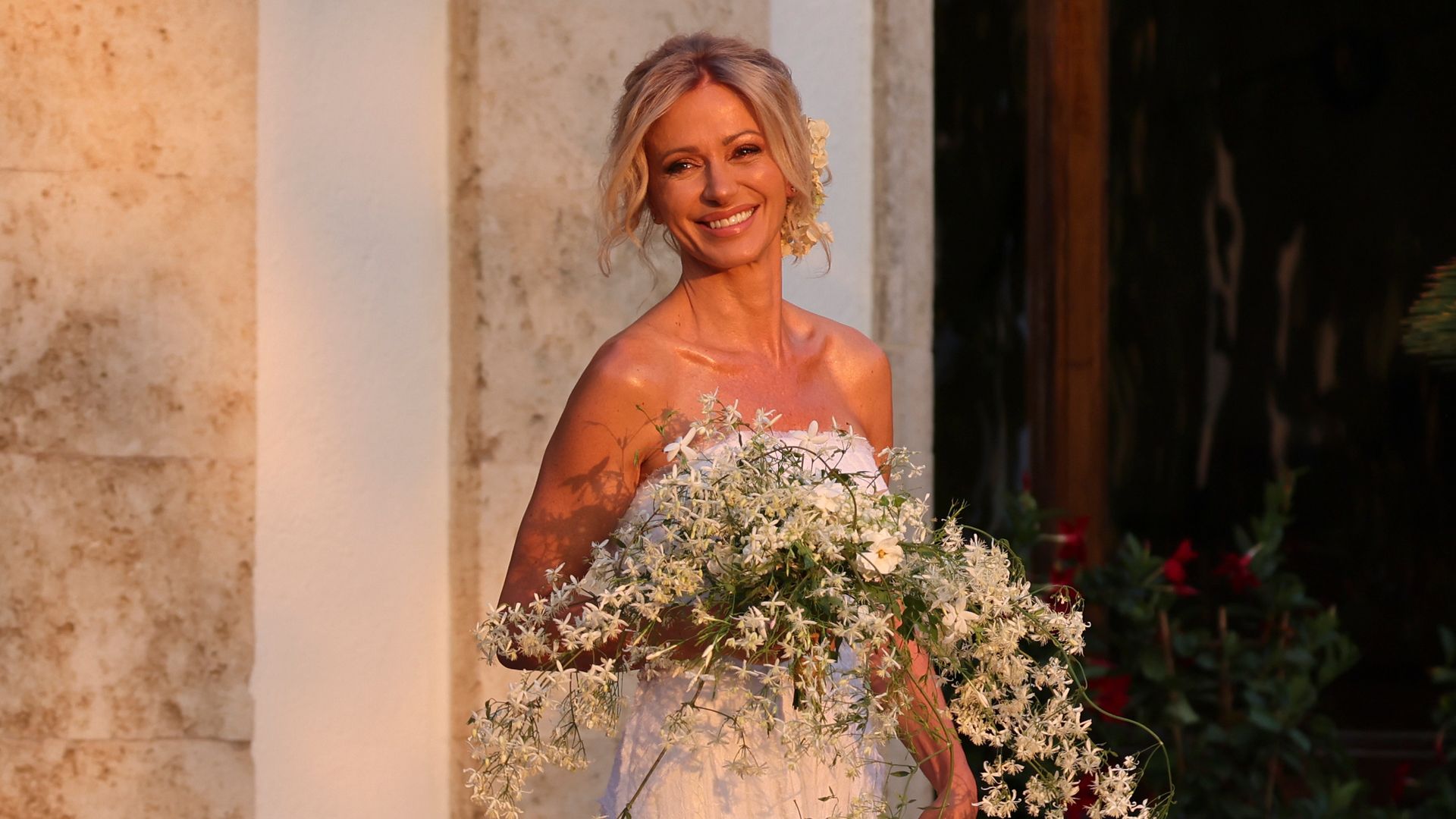 Susanna Griso vestida de novia en su boda con Luis Enriquez en la Costa Brava, 2026.
