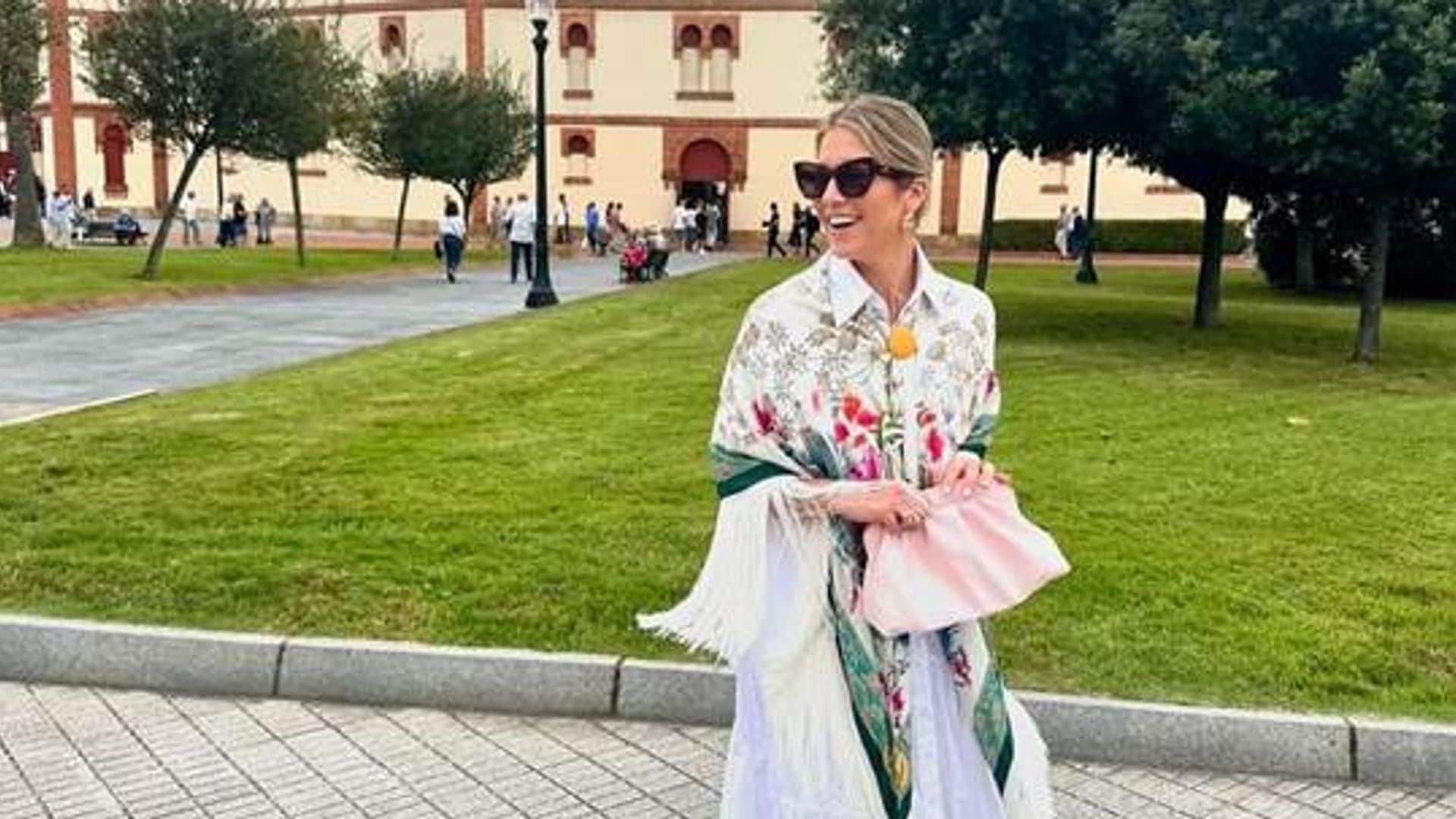 Inés de Cominges nos enseña a incorporar el mantón de Manila a nuestros próximos looks de invitada (y hasta en la calle)