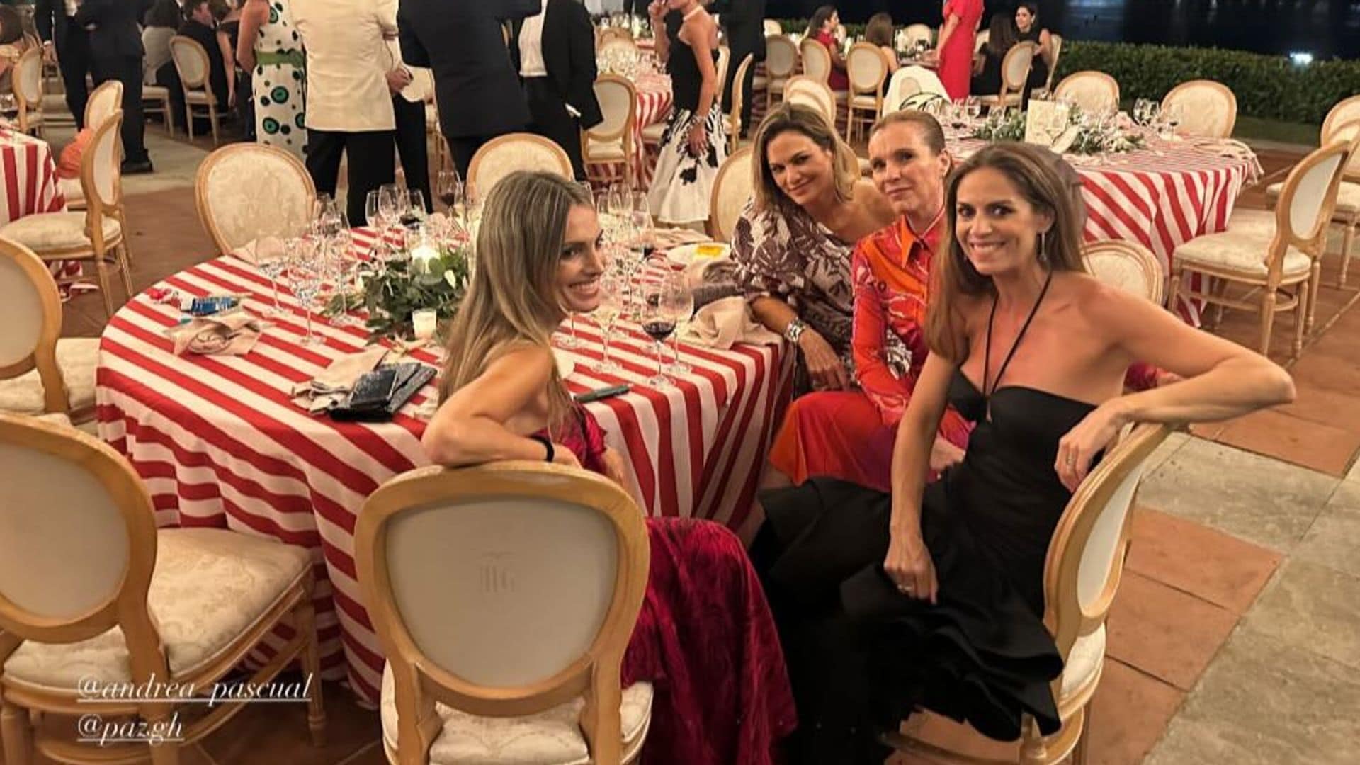 El look de invitada rojo de Andrea Pascual