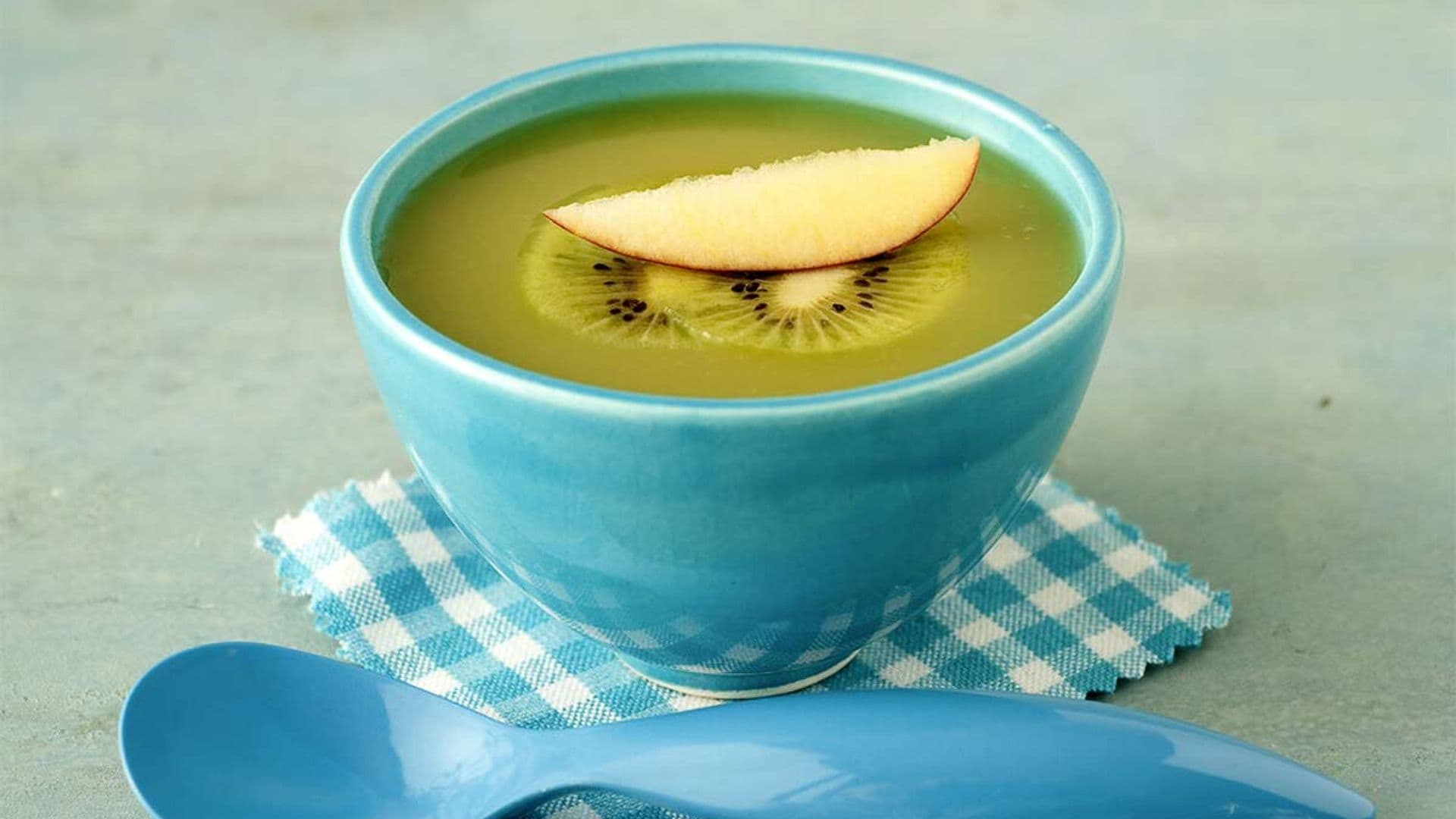 Sopa de manzana y kiwi con miel