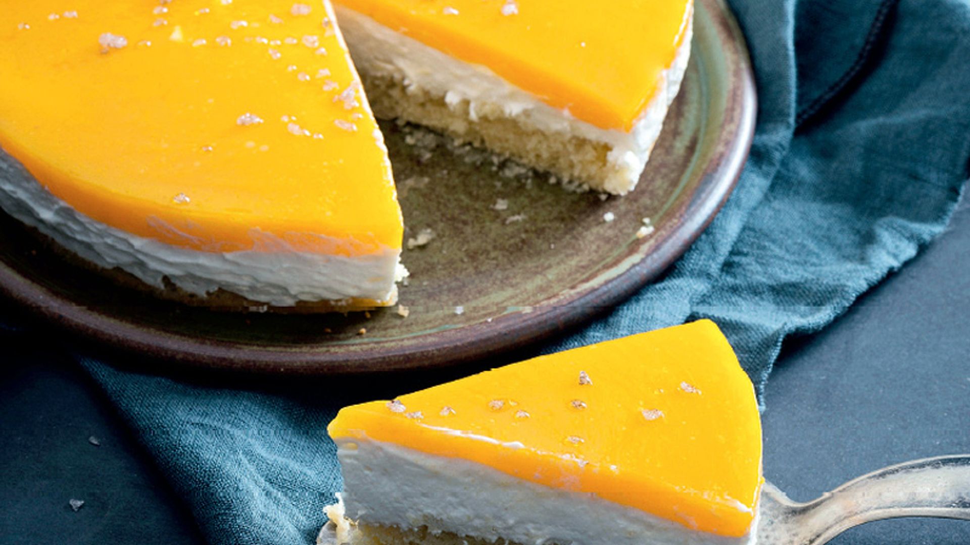 Tarta de queso y bayas amarillas