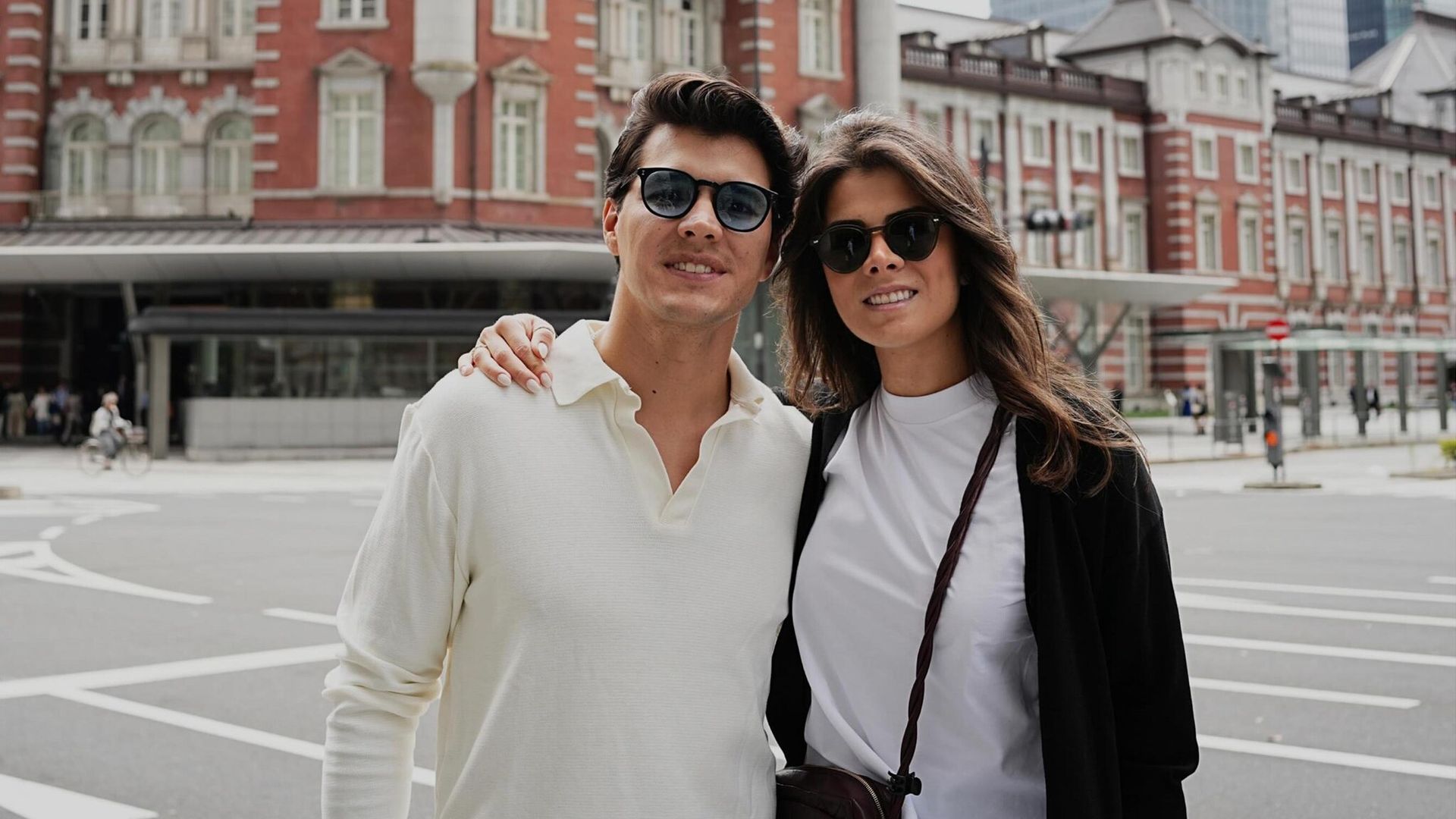 Foto a foto, Paulina Peña y Fernando Tena gritan su amor desde Japón