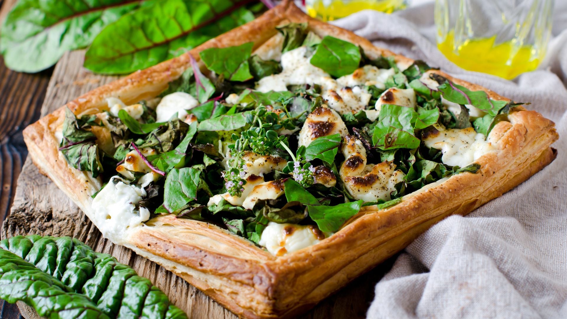 Hojaldre de espinacas, acelgas y 'mozzarella'
