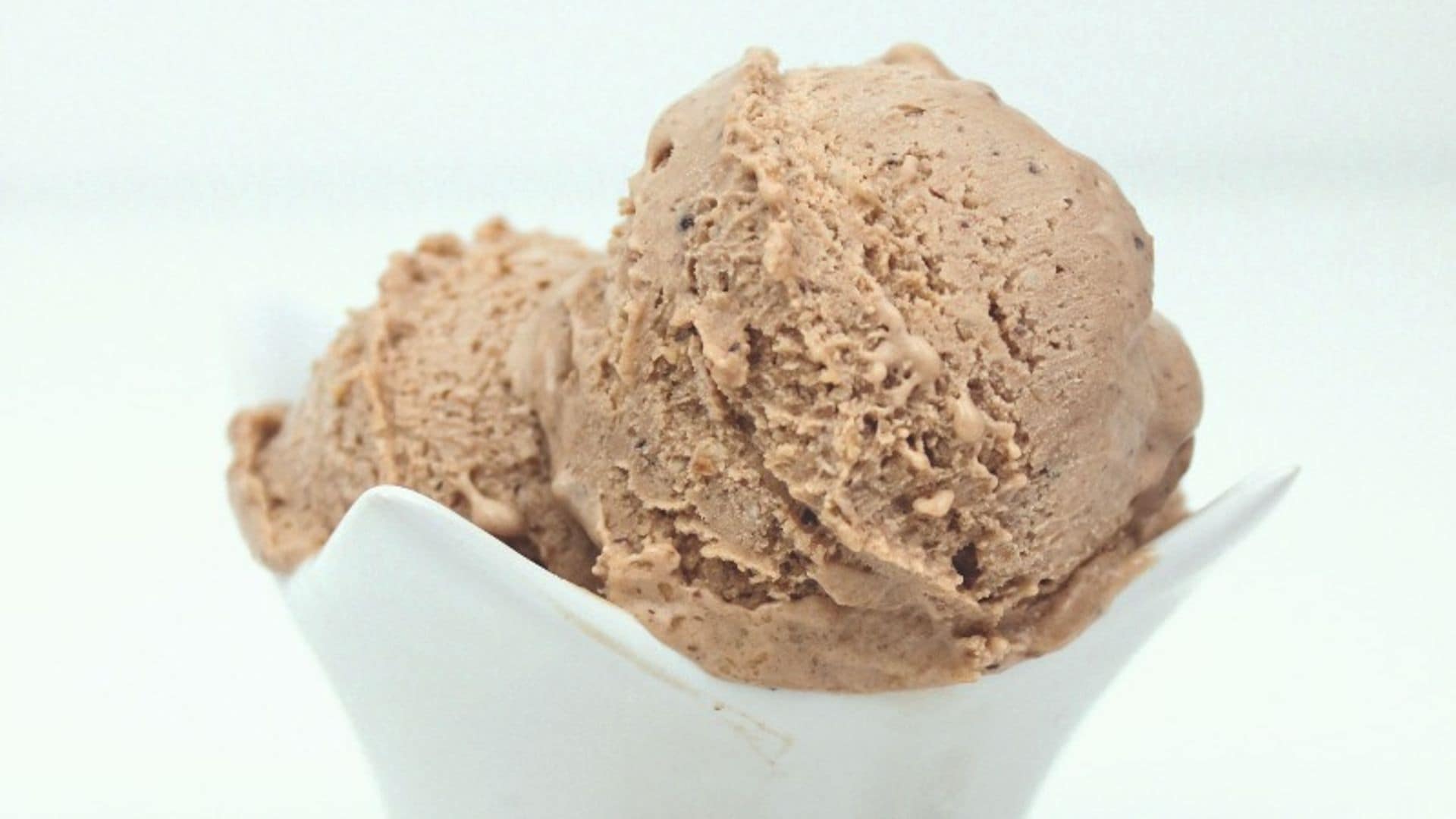 Helado de avellanas y chocolate