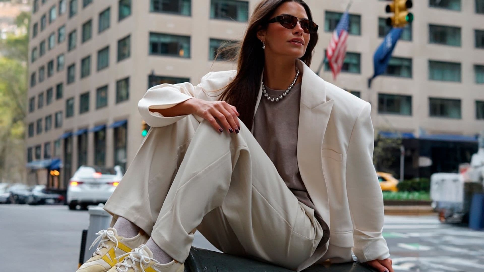 María Martín de Pozuelo con traje y zapatillas