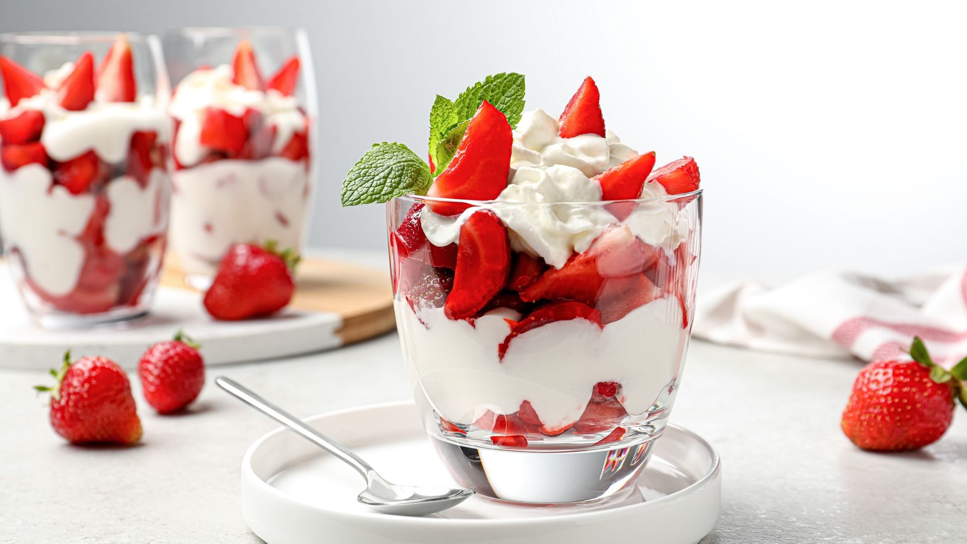 Fresas, ¿con yogur o con nata? ¡Tú eliges!