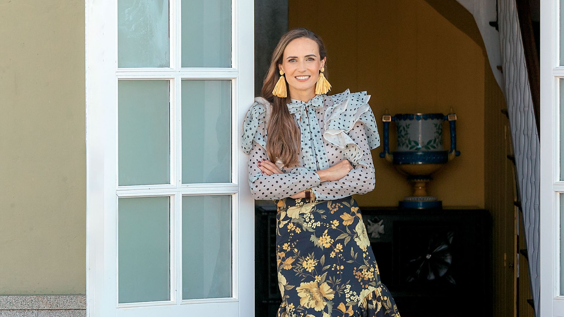 Anfitriona estelar: Ana, toda una experta en el arte de recibir, aprovecha cada estancia en la casa familiar para recibir a amigos. En esta imagen, en la entrada principal de la casa, Quinta El Paraíso