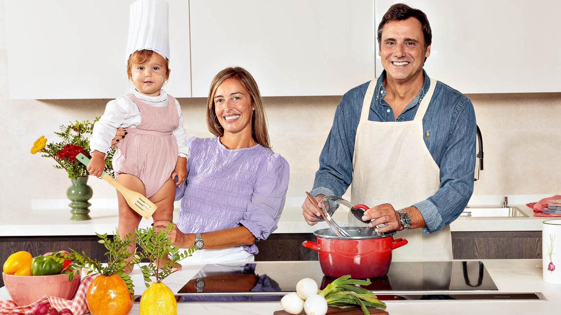 Ion Aramendi nos sorprende como ‘chef’ con las dos mujeres de su vida