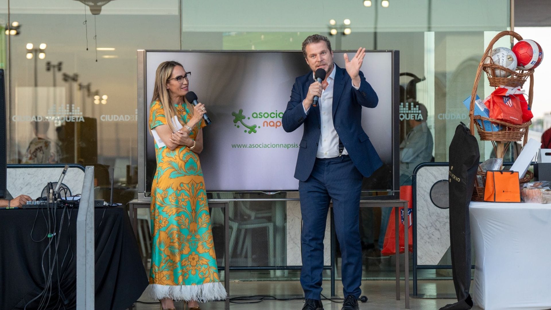 Luján Argüelles y Jota Abril, presentadores de la III cena benéfica de la Asociación Napsis