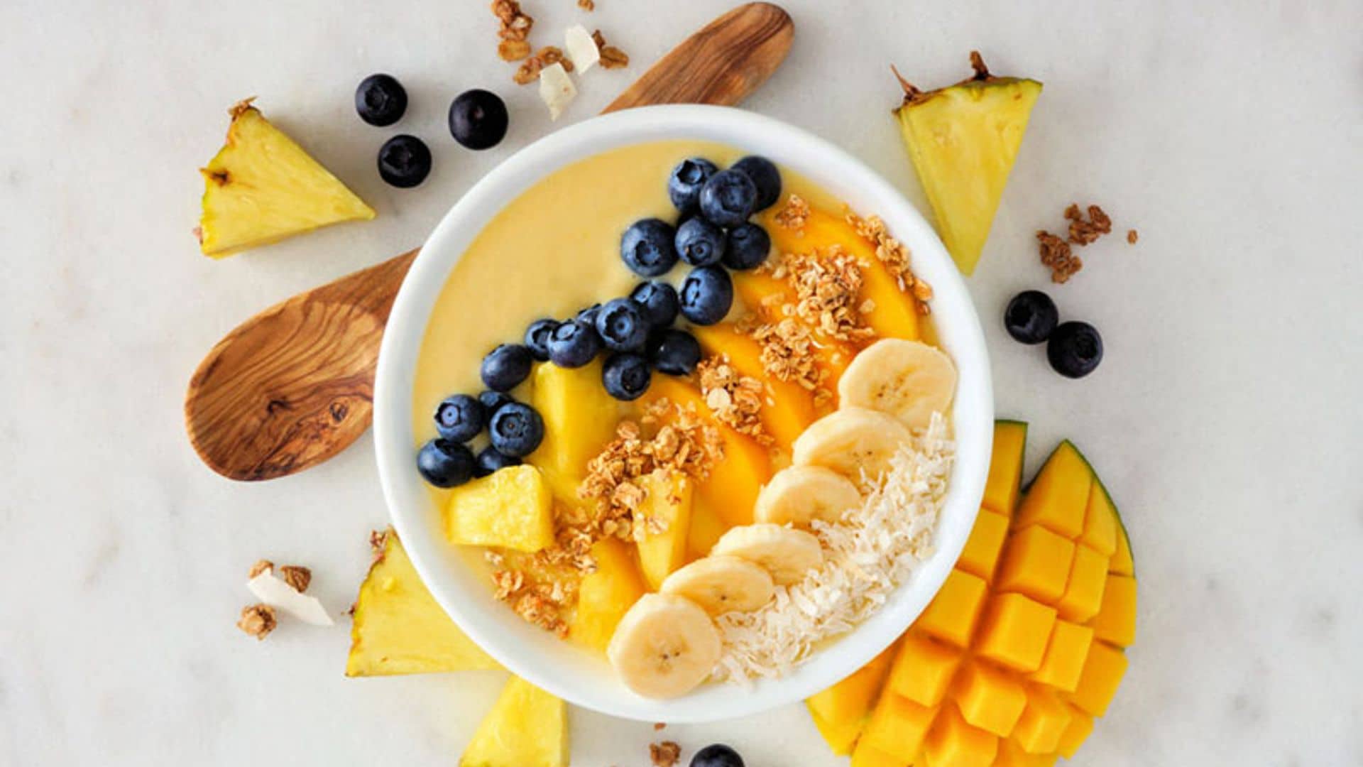 'Smoothie bowl' de piña, mango y plátano