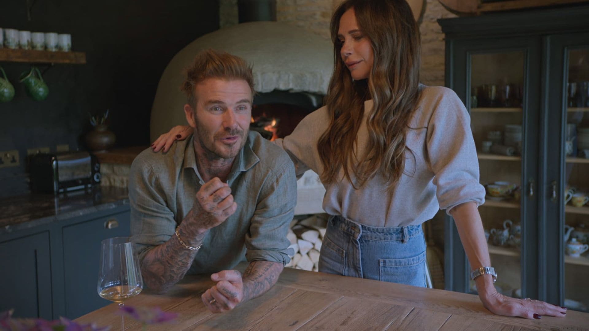 David y Victoria Beckham descubren algunos de los rincones de su idílica casa en la campiña inglesa