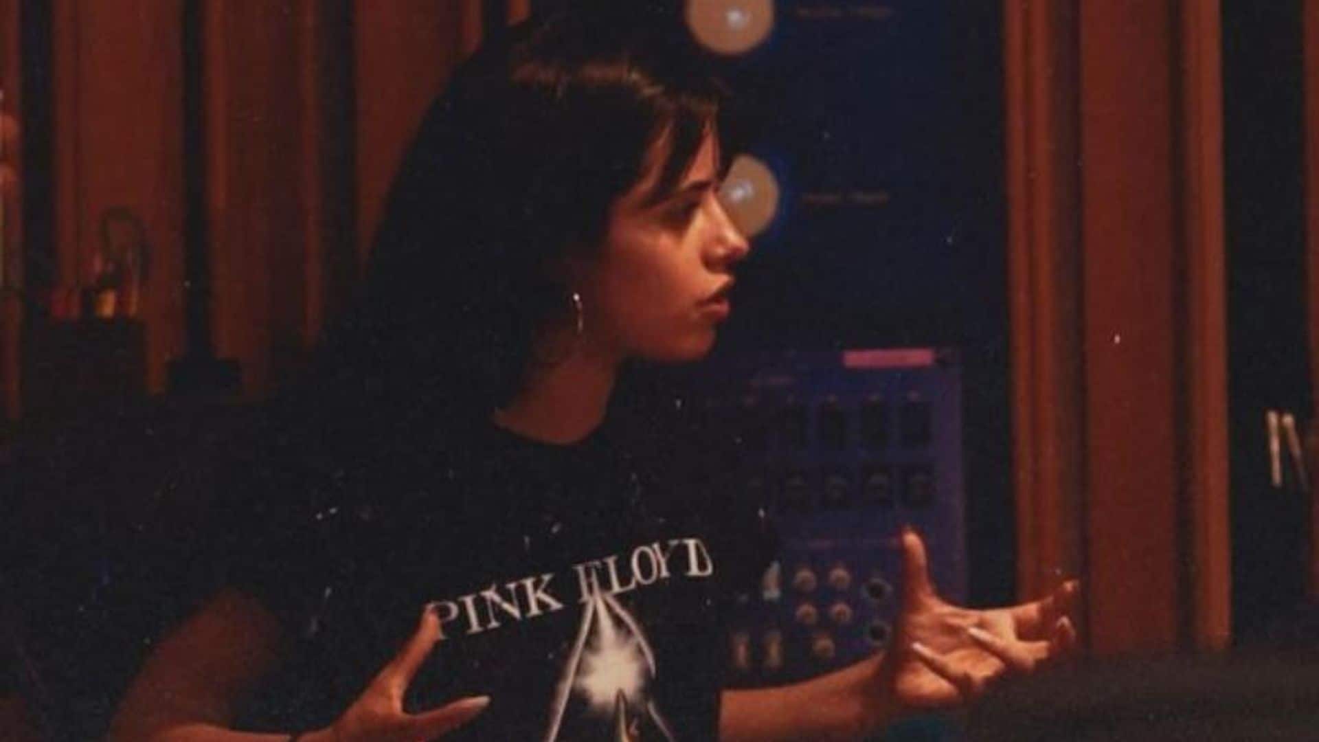 Camila Cabello nos muestra el lado personal en un detrás de cámaras de 'Shameless'