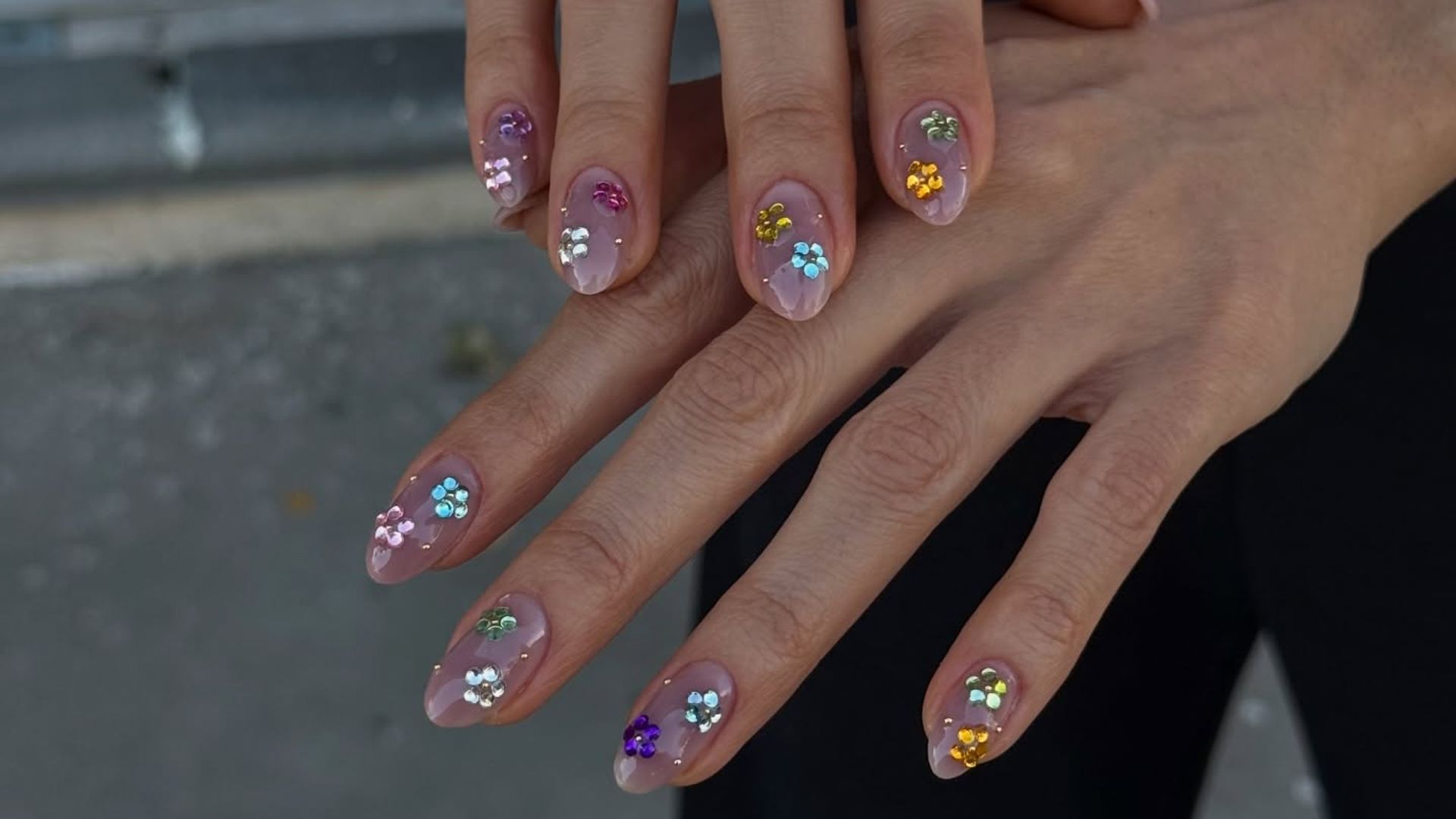 Manicure con pedrería