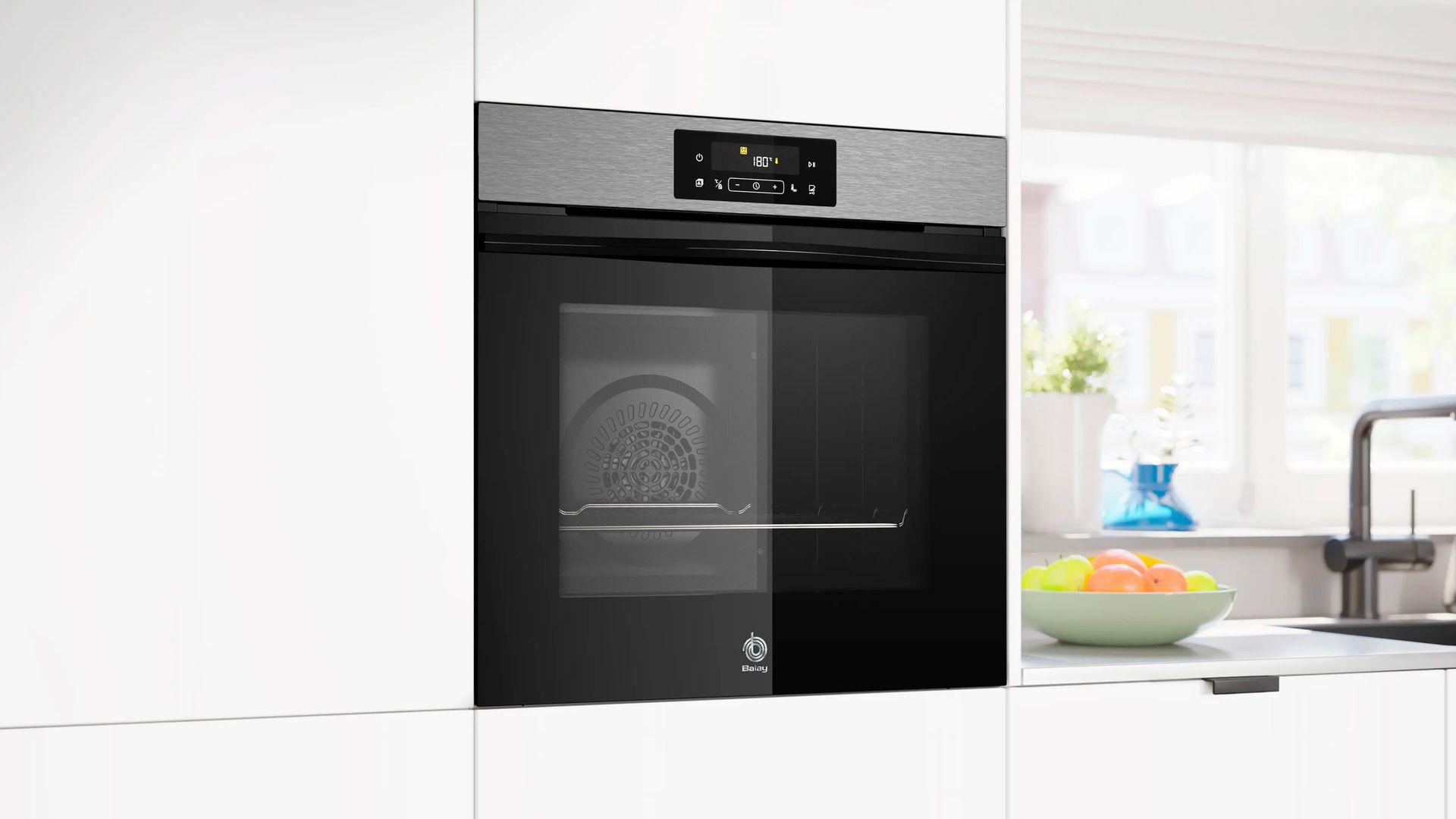 Localizado en rebajas el horno con vapor de Balay que arrasa en valoraciones y es perfecto para cocinas modernas