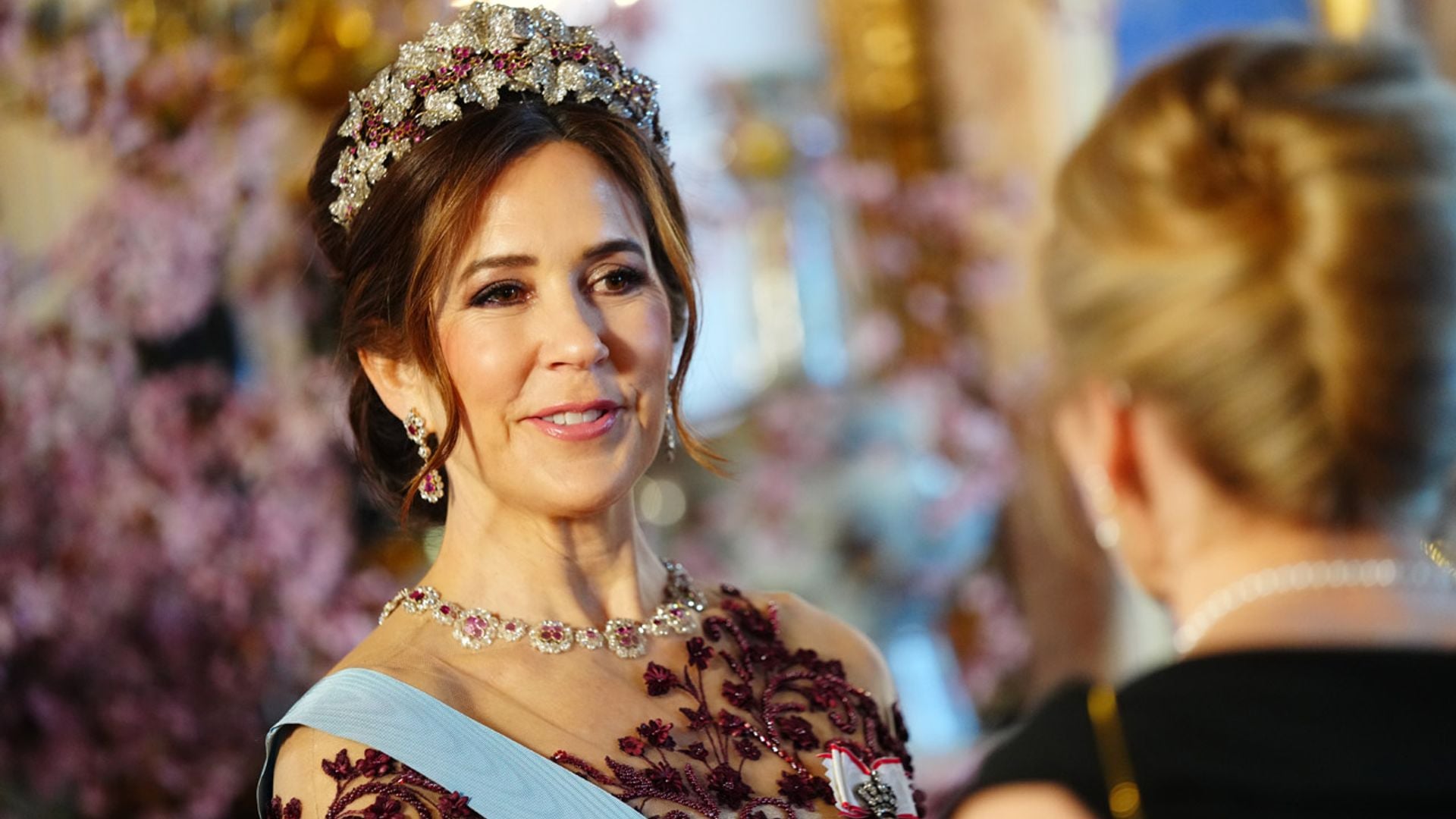Estocolmo se viste de gala: los looks de Mary de Dinamarca y las 'royals' suecas, al detalle