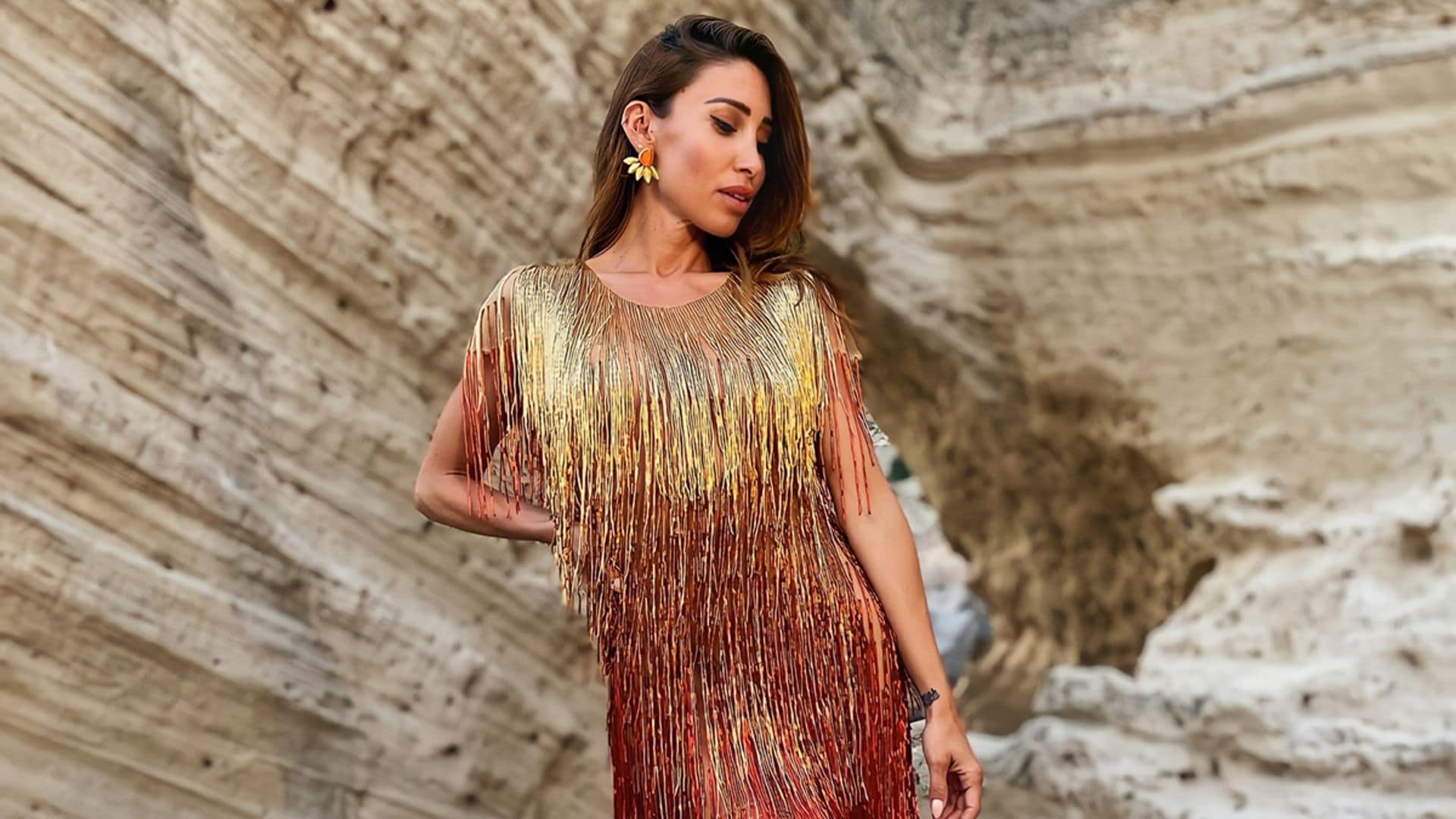 Viajamos a Ibiza para hablar con el diseñador del vestido de cristales español que conquistó Netflix